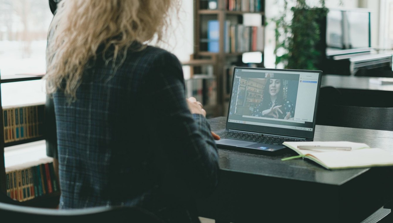 Hvor langt i forveien må et webinarmanus være ferdig?